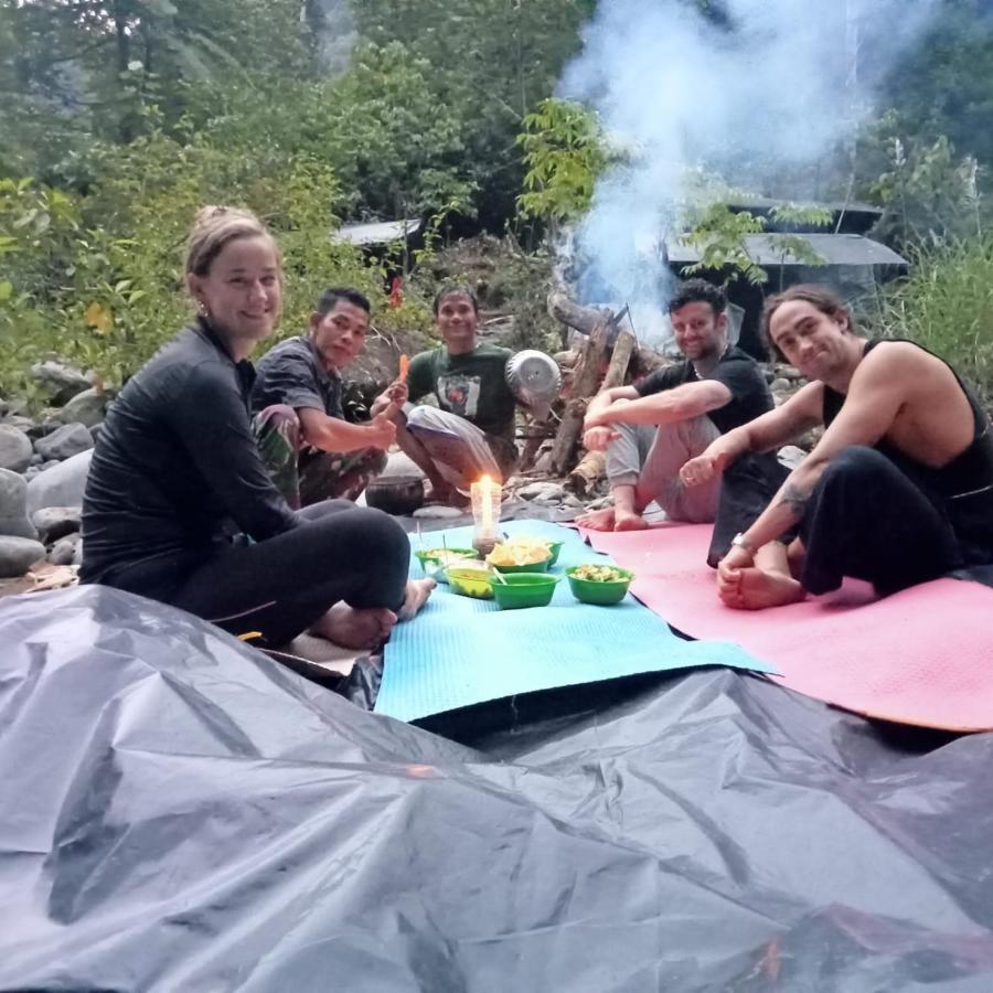 Jungle Life Guest House - Trekking & Transport Only Book With Us Bukit Lawang Buitenkant foto