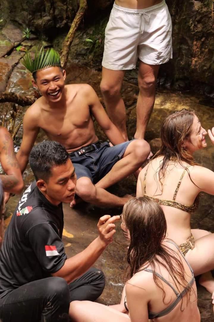 Jungle Life Guest House - Trekking & Transport Only Book With Us Bukit Lawang Buitenkant foto