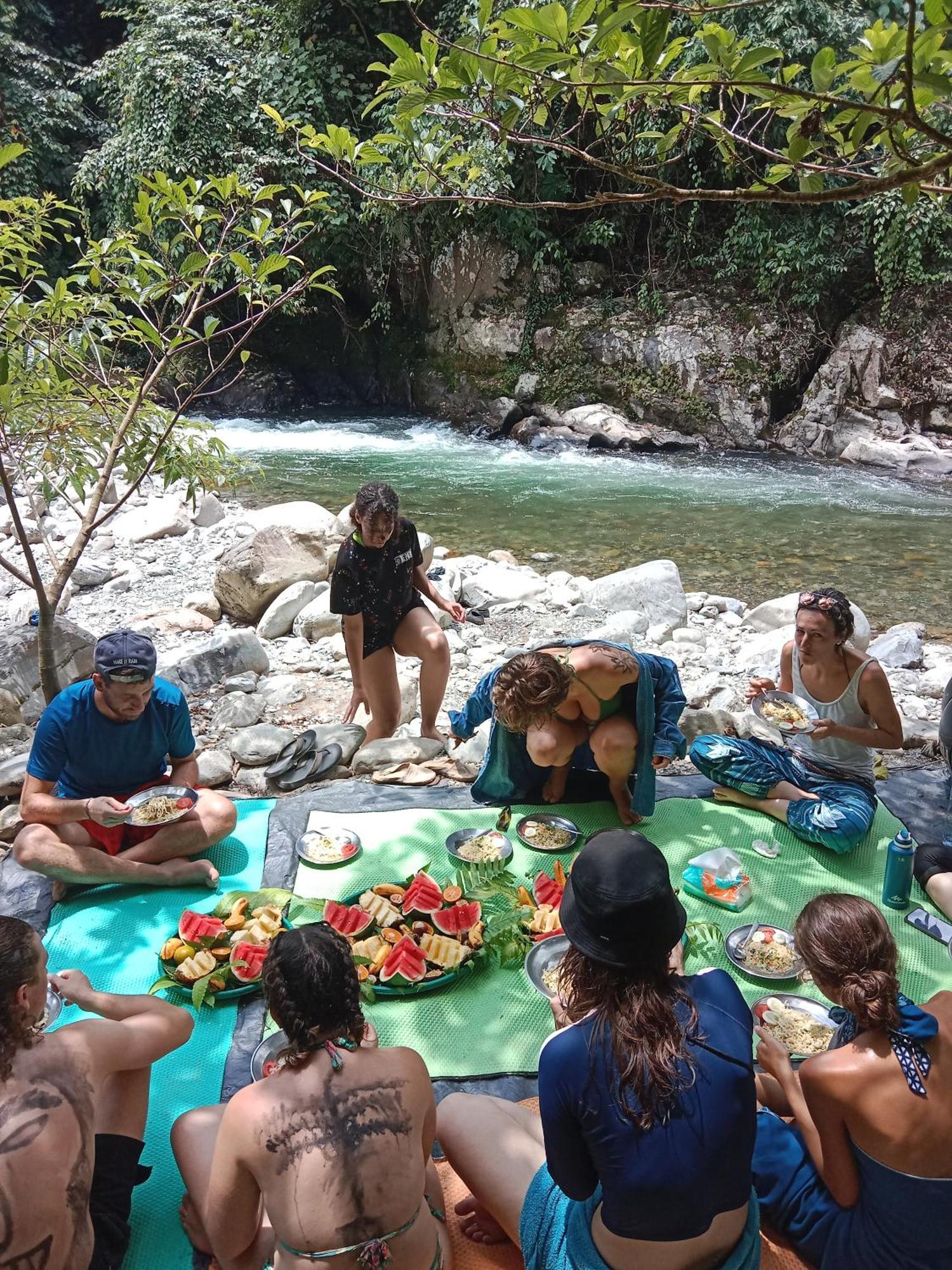 Jungle Life Guest House - Trekking & Transport Only Book With Us Bukit Lawang Buitenkant foto